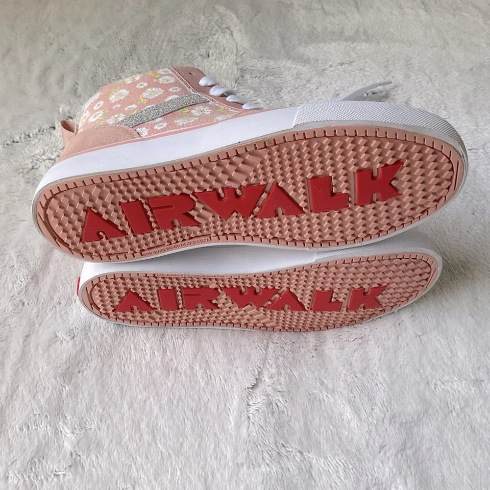 NWOT Adorable AIRWALK Big Girls High Tops Size 5